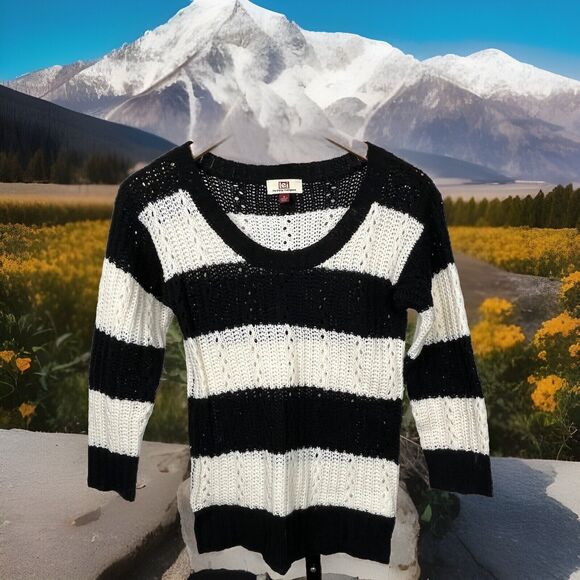 LEI Striped Sweater Top Small Black Cream 3/4 Sleeve Scoop‎ Neck Knit Pullover - Picture 1 of 4